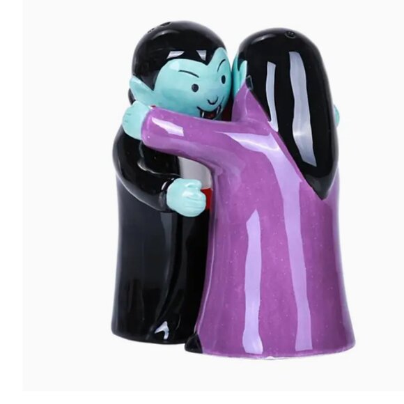 Hugging Vampires Salt and Pepper Shakers Set new in box - Picture 1 of 1